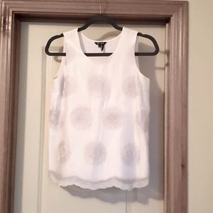 White silky blouse embroidered with daisys